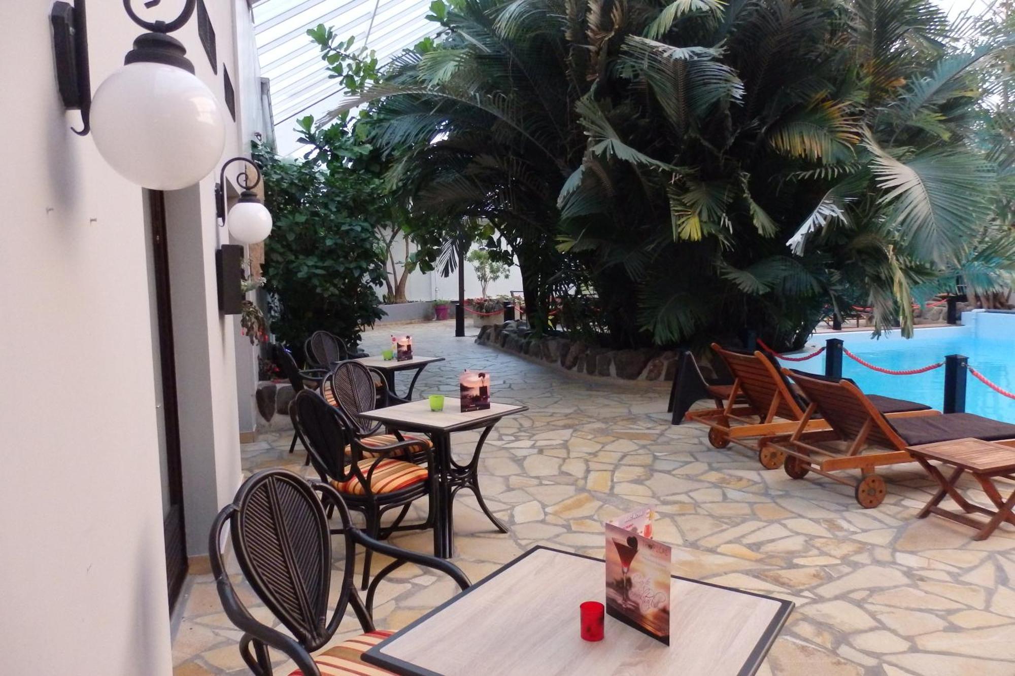 Tropical Hotel Дюрбюї Екстер'єр фото